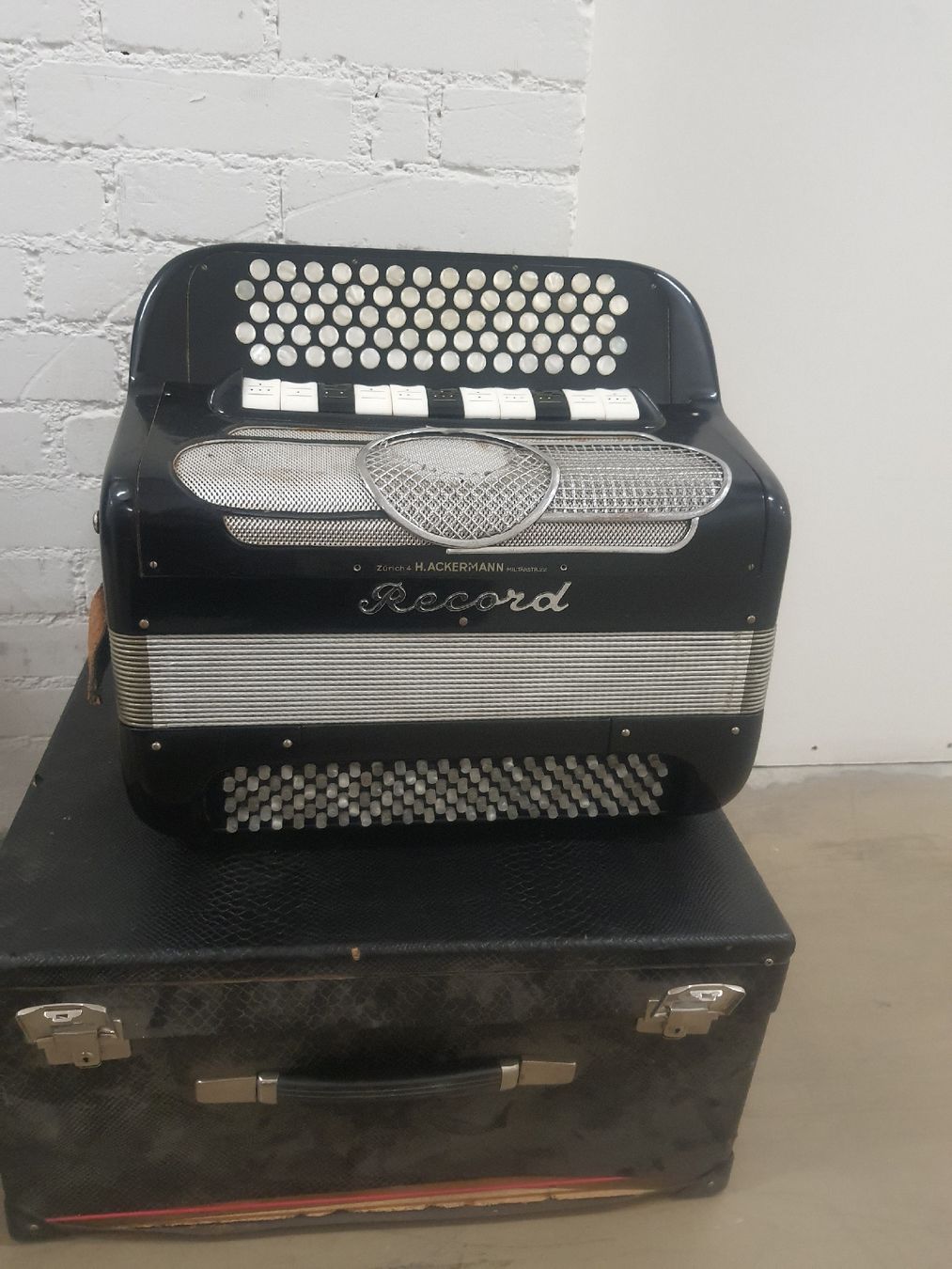 Record Instruments de musique: accordéon Record 4 voix  – D'occasion à Pont-de-la-Morge par Mirabelle0 2