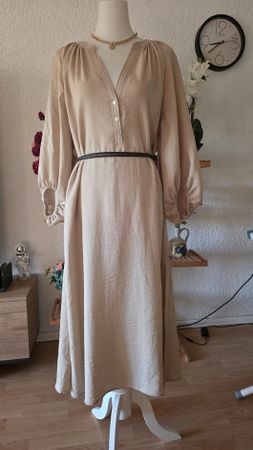 Dress beige size M button-down collar long sleeve