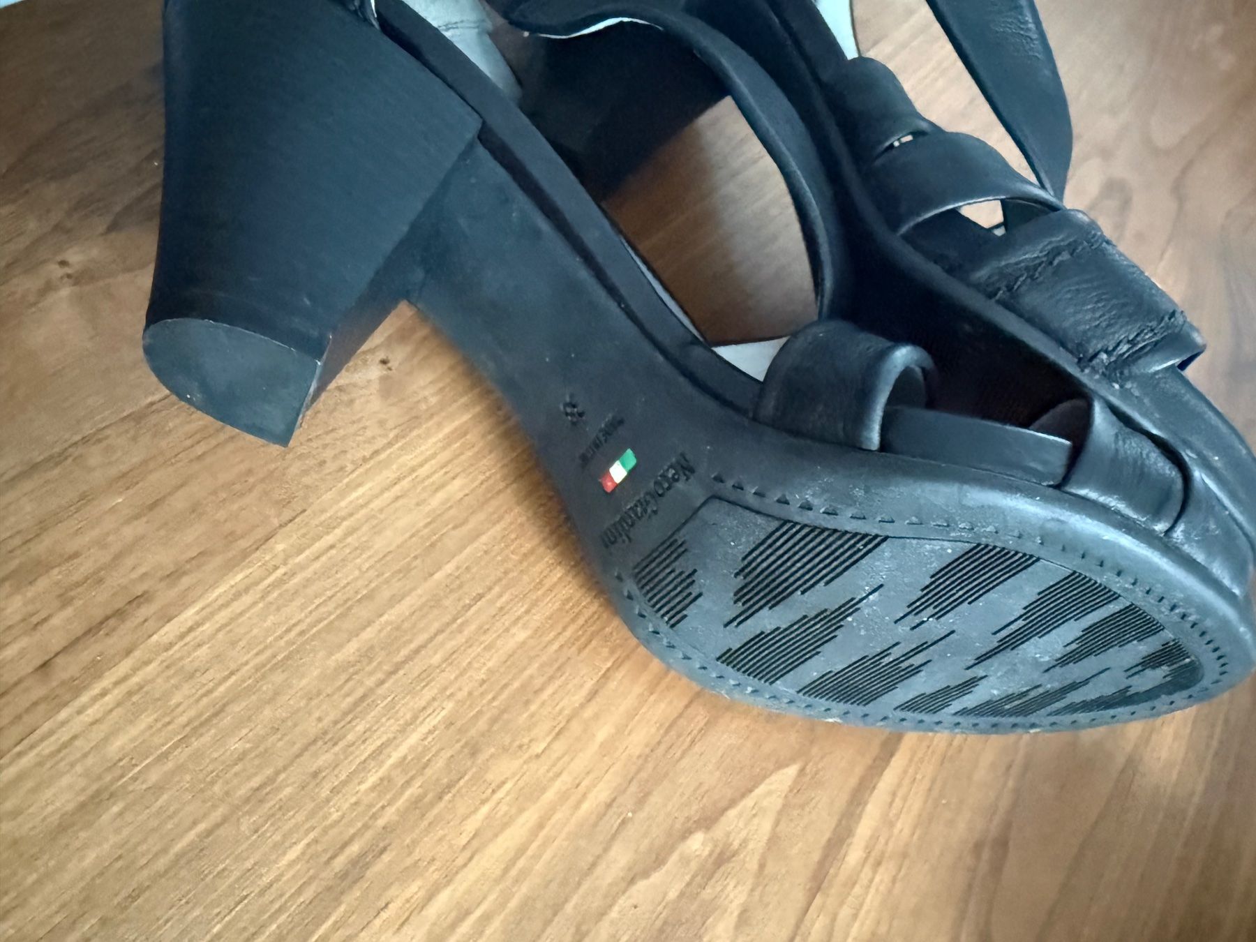 On Damenschuhe: Lot de 2 paires, taille 38 et petit 39 – Gebraucht aus Colombier NE von Dne74 1