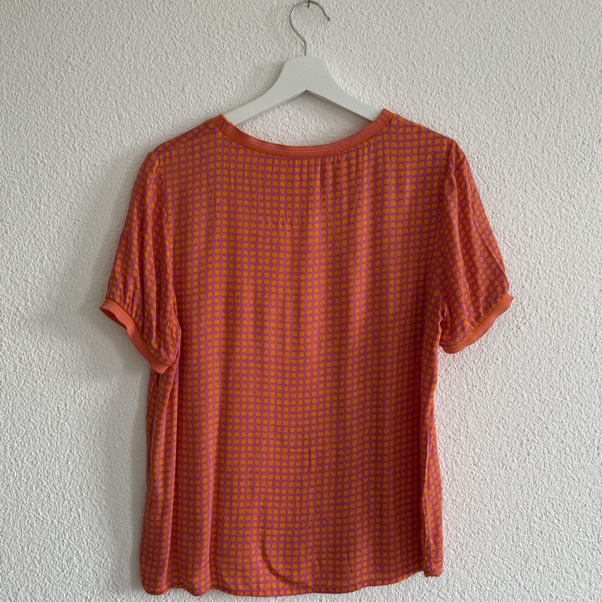 T-shirt: Shirt - Emily Van Den Bergh – Usato da Bolligen venduto da isa_nf7t 1