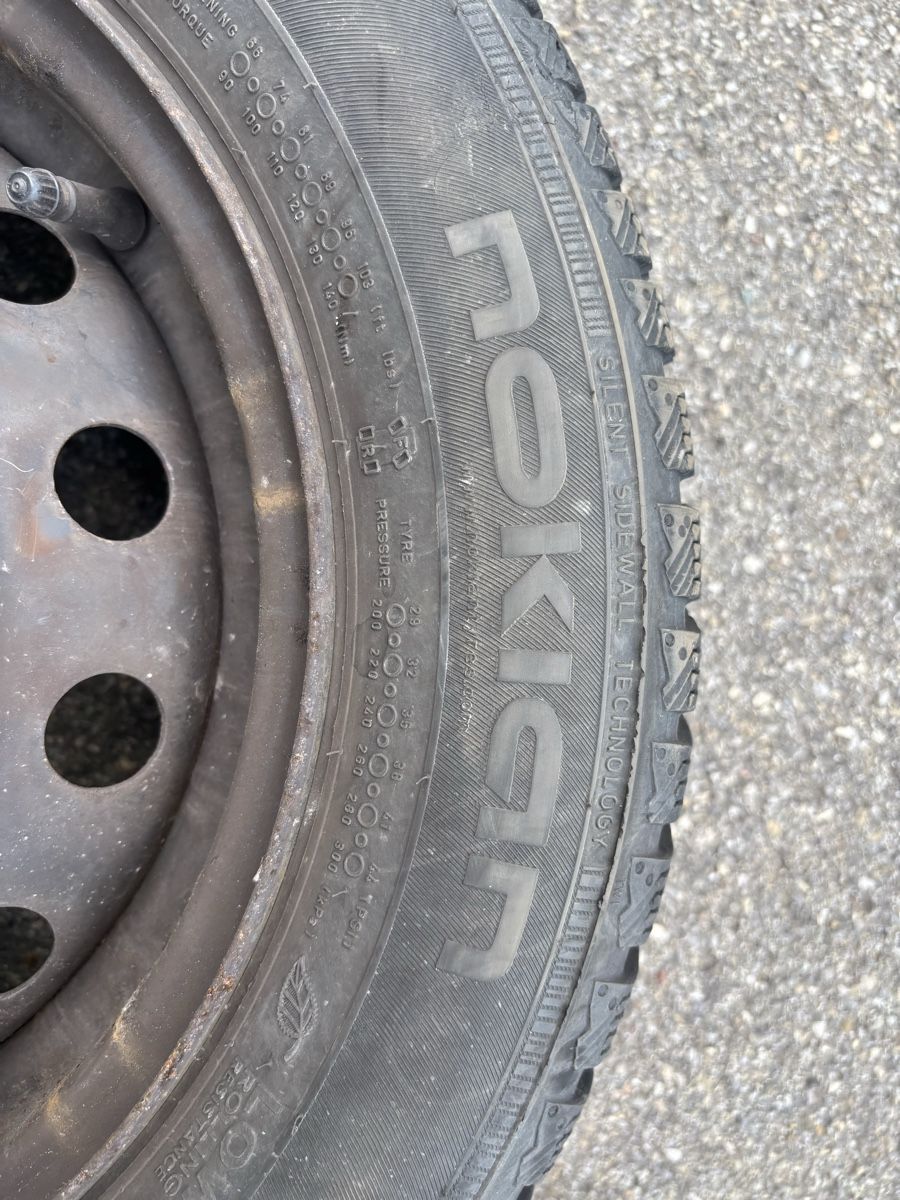 Pneumatici & Ruote complete: Winterpneus 175/65R14 Nokian – Usato da Engelburg venduto da tdi_6bpl 4
