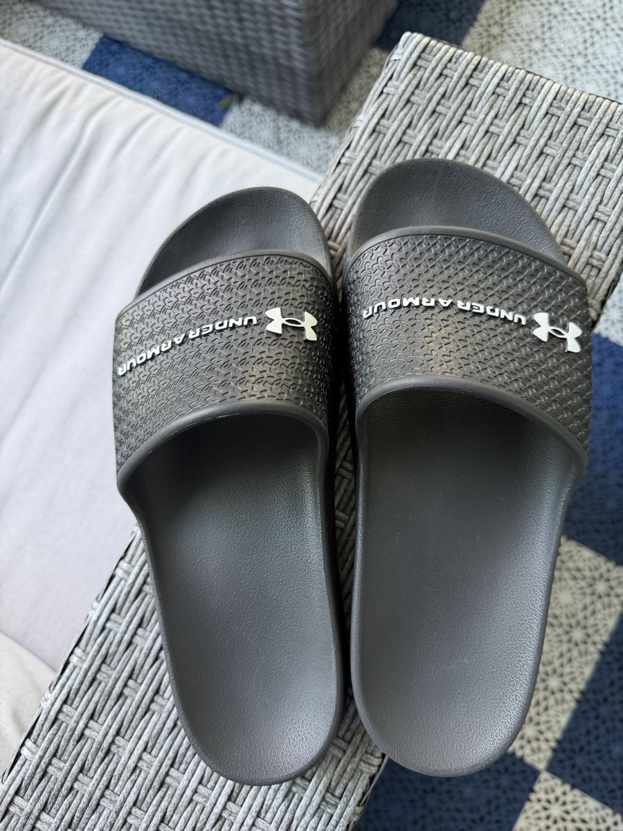 Under Armour Scarpe da uomo: Under Armour Slides black size 42.5 used condition – Nuovo (secondo la descrizione) da Zuerich venduto da mjaudm 1
