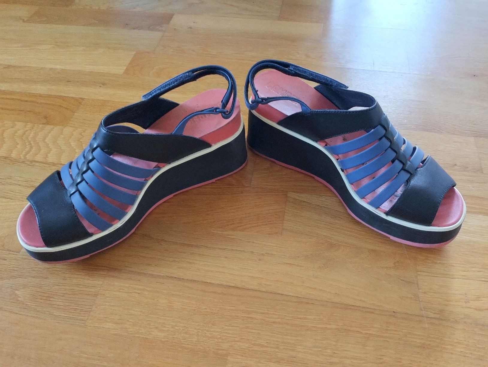 Camper Scarpe da donna: Wenig getragene Camper Sandalen – Usato da Dietikon venduto da CarlaWaag 1
