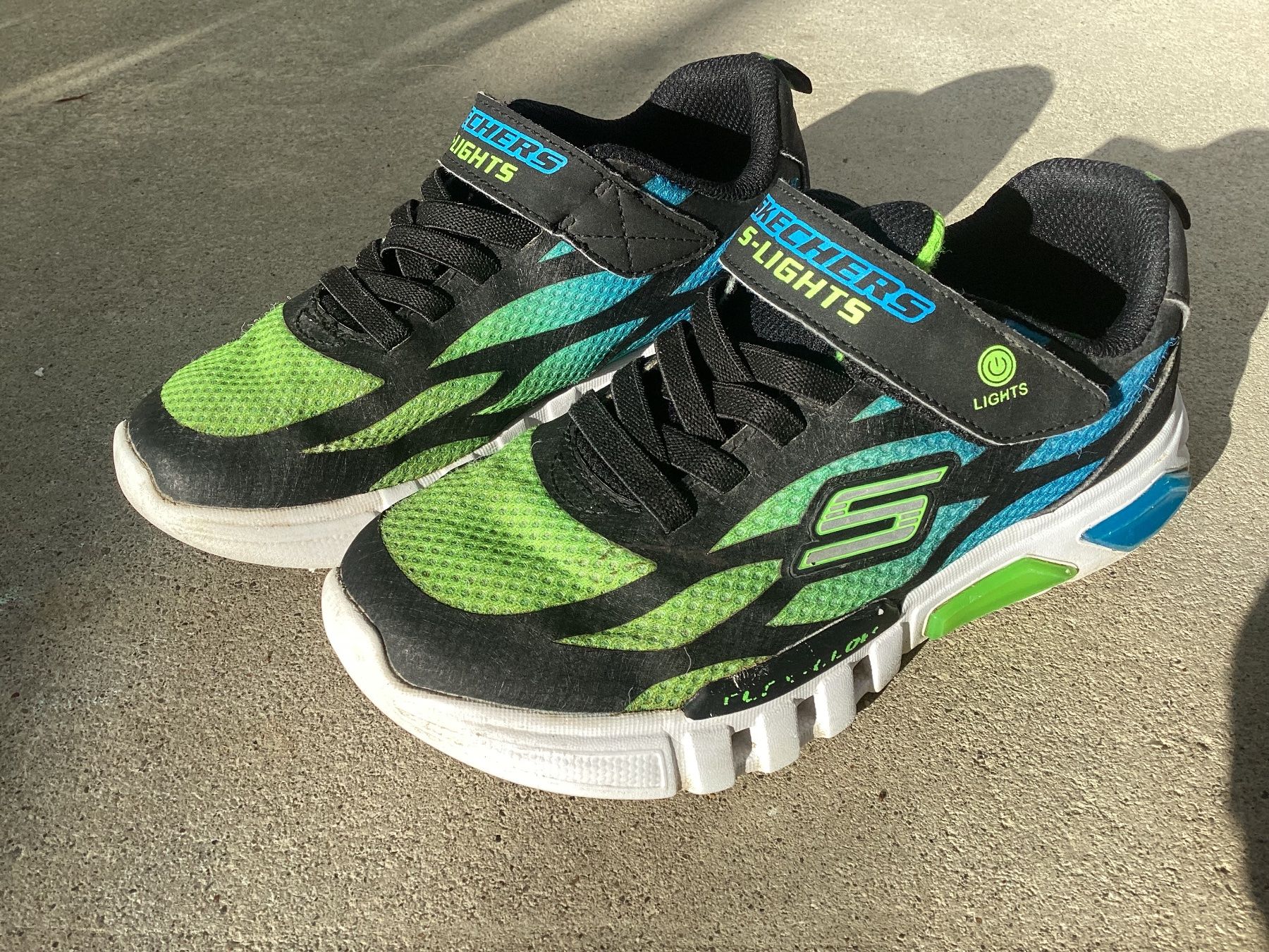 Skechers Scarpe per ragazzi: Skechers LED Gr. 33 – Usato da Männedorf venduto da Molum 1