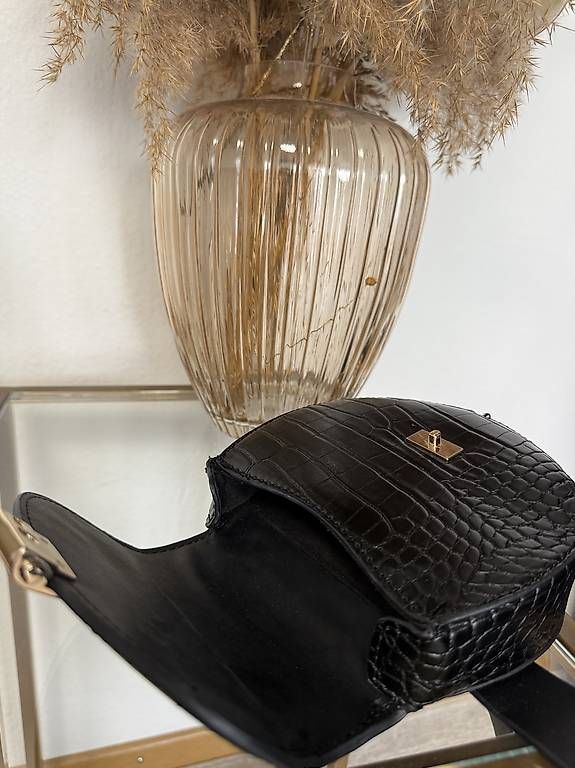 Sacs femmes: MANGO SCHWARZE GÜRTELTASCHE – D'occasion à Winterthur par fij_f65r 3