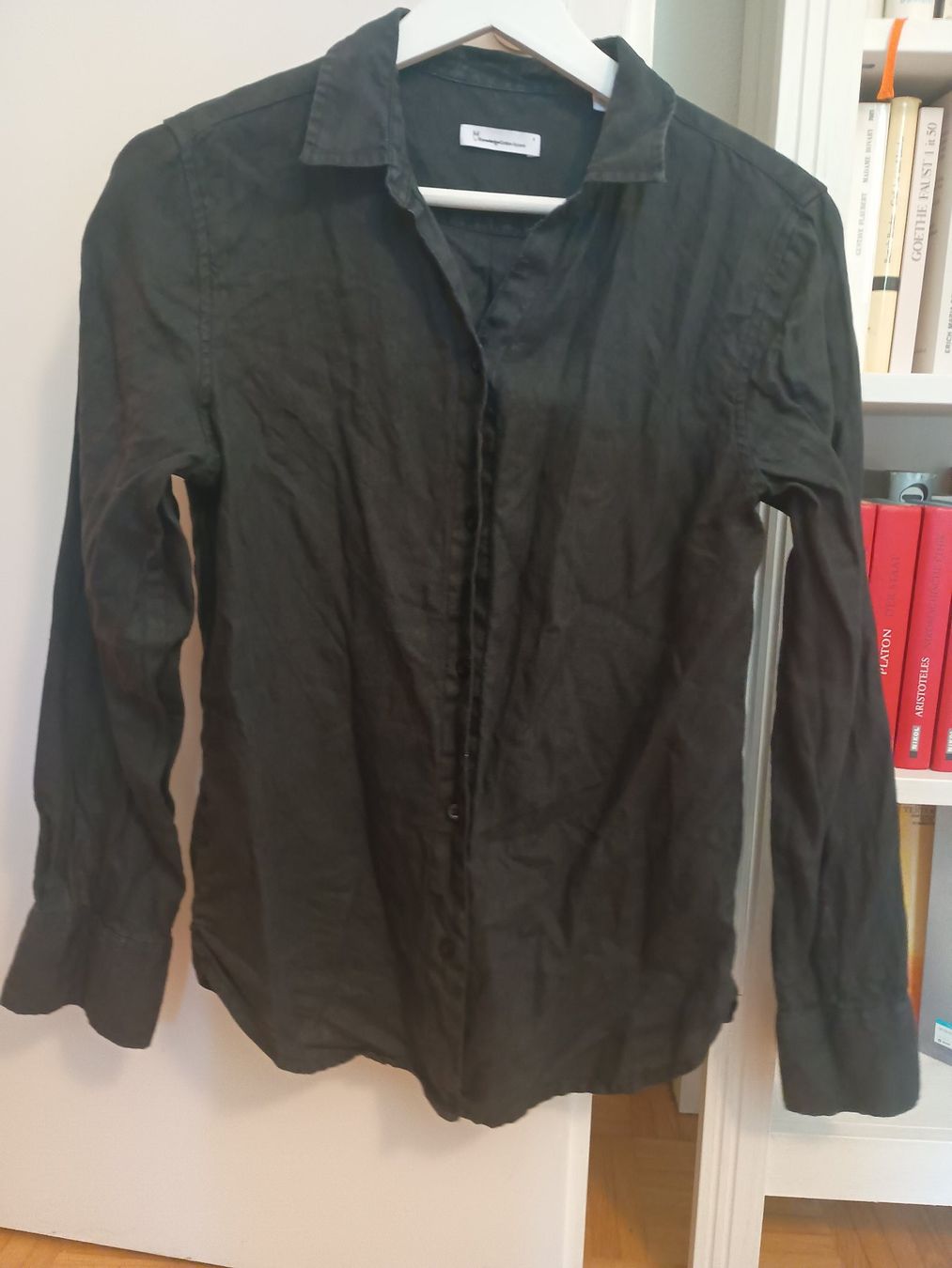 Camicette: Schwarze Leinenbluse von KnowledgeCotton Apparel – Usato da Zürich venduto da Melianea 1