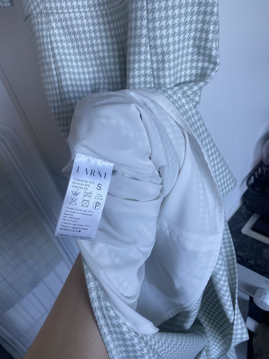 Vestiti: Cocktail dress with underlining (new) – Nuovo (secondo la descrizione) da Zug venduto da kse_w9mn 6