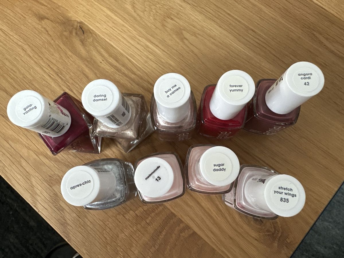 Essie Smalto per unghie: Diverse essie Nagellacke – Usato da Münsingen venduto da FiNiMu 1