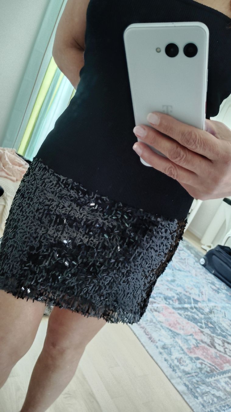Vestiti & Gonne: schwarzes Stretch-Minikleid – Nuovo (secondo la descrizione) da Spreitenbach venduto da ludwigmaira