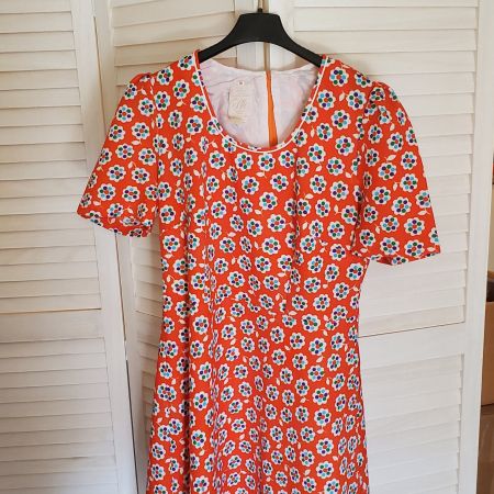 Robe courte vintage 70s orange à fleurs – Marque allemande