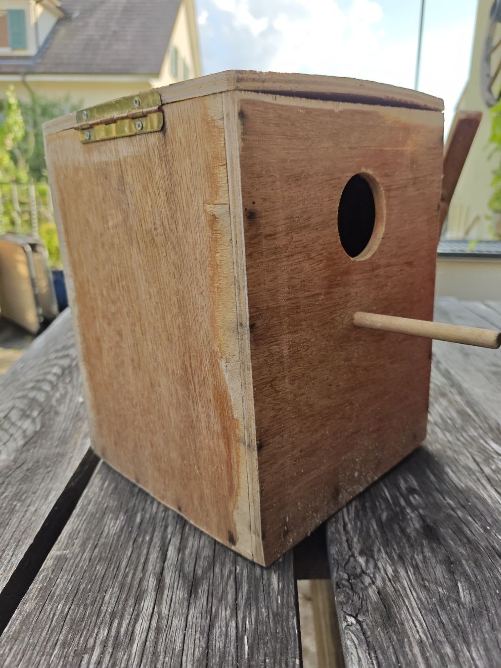 Petites maisons à oiseaux: Nistkasten Holz mit Sitzstange, gebraucht – D'occasion à Biel Bienne par anjasch
