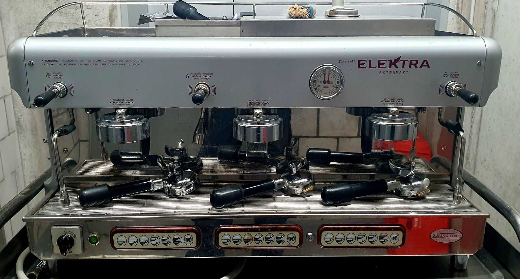 Machines à café & Machines à expresso: Siebträgermaschine, Elektra, 3-Kolben – D'occasion à Kehrsatz par Eifach-Luege-ch