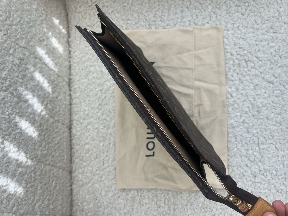 Louis Vuitton Custodie per cosmetici: Louis Vuitton Toiletry Pouch 26 - Great Condition! – Usato da Zürich venduto da bar_jkx9 1