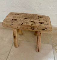 Asiatischer alter kleiner Hocker
