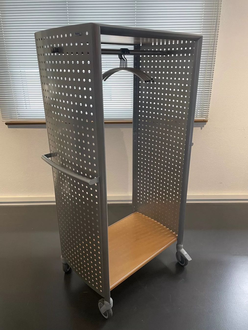 Guardaroba: Rollgarderobe - Top Zustand! – Usato da Schöftland venduto da sani5040 1