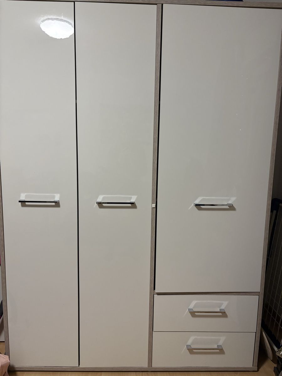 Schränke: Massiver Holzschrank – Neu (gemäss Beschreibung) aus Thalheim von Strawberry91