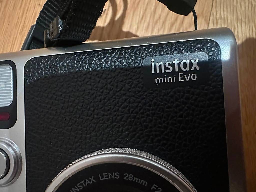 Fujifilm Fotocamera: Sofortbildkamera Fujifilm Instax Mini Evo – Usato da Goldach venduto da Fox_Man 4