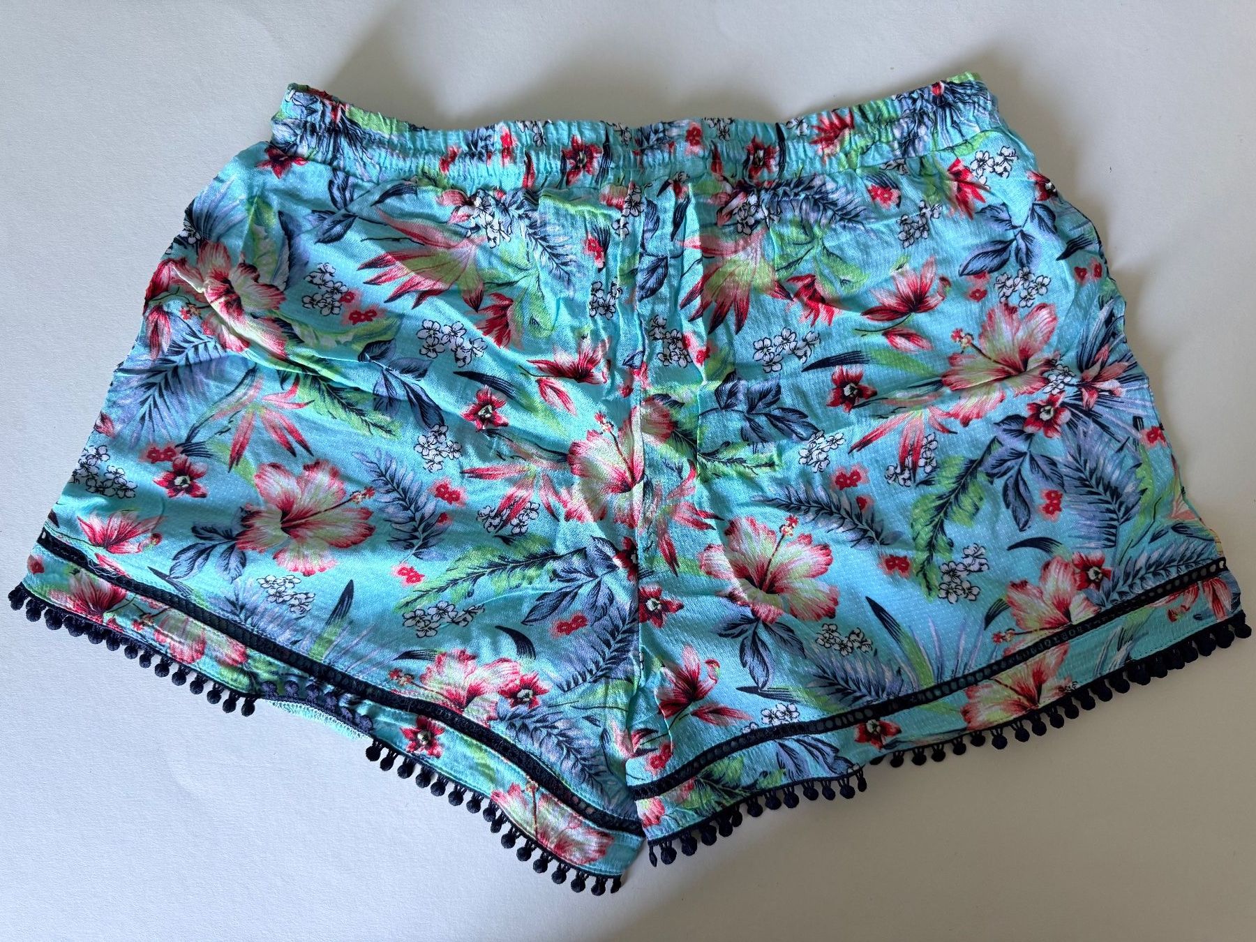 Esprit Pantaloni: ESPRIT, Sommer-Shorts, Grösse S, Farbe Hellblau mit Blumen – Nuovo e nell'imballaggio originale da Rudolfstetten venduto da gst_g7xl 3