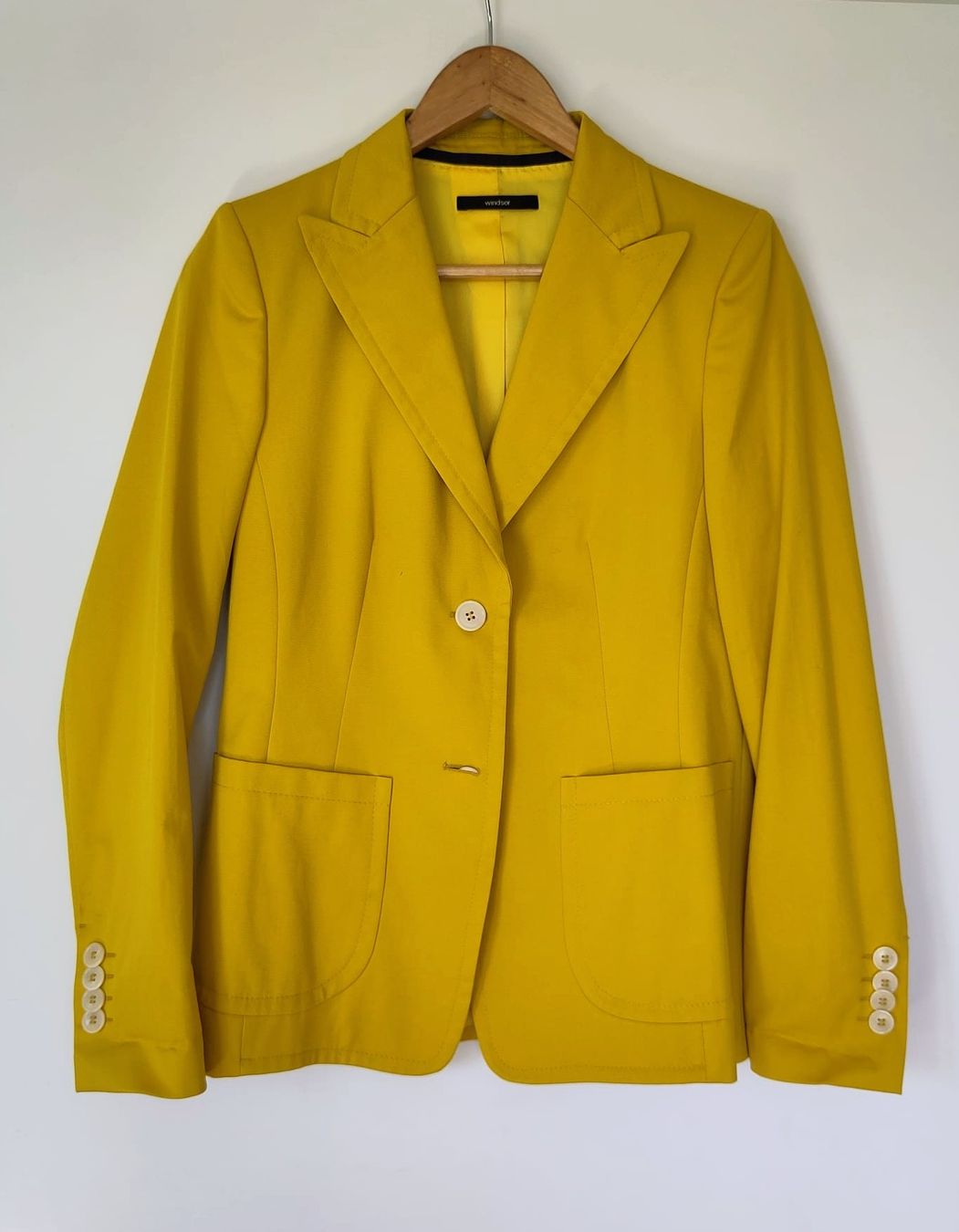 Windsor Completi & Tailleur: Ensemble tailleur Windsor jaune (S) – Nuovo (secondo la descrizione) da Lausanne venduto da HelenaK 1
