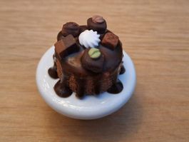 Handmade Schoko Pralinen Torte, Keramik Tortenplatte