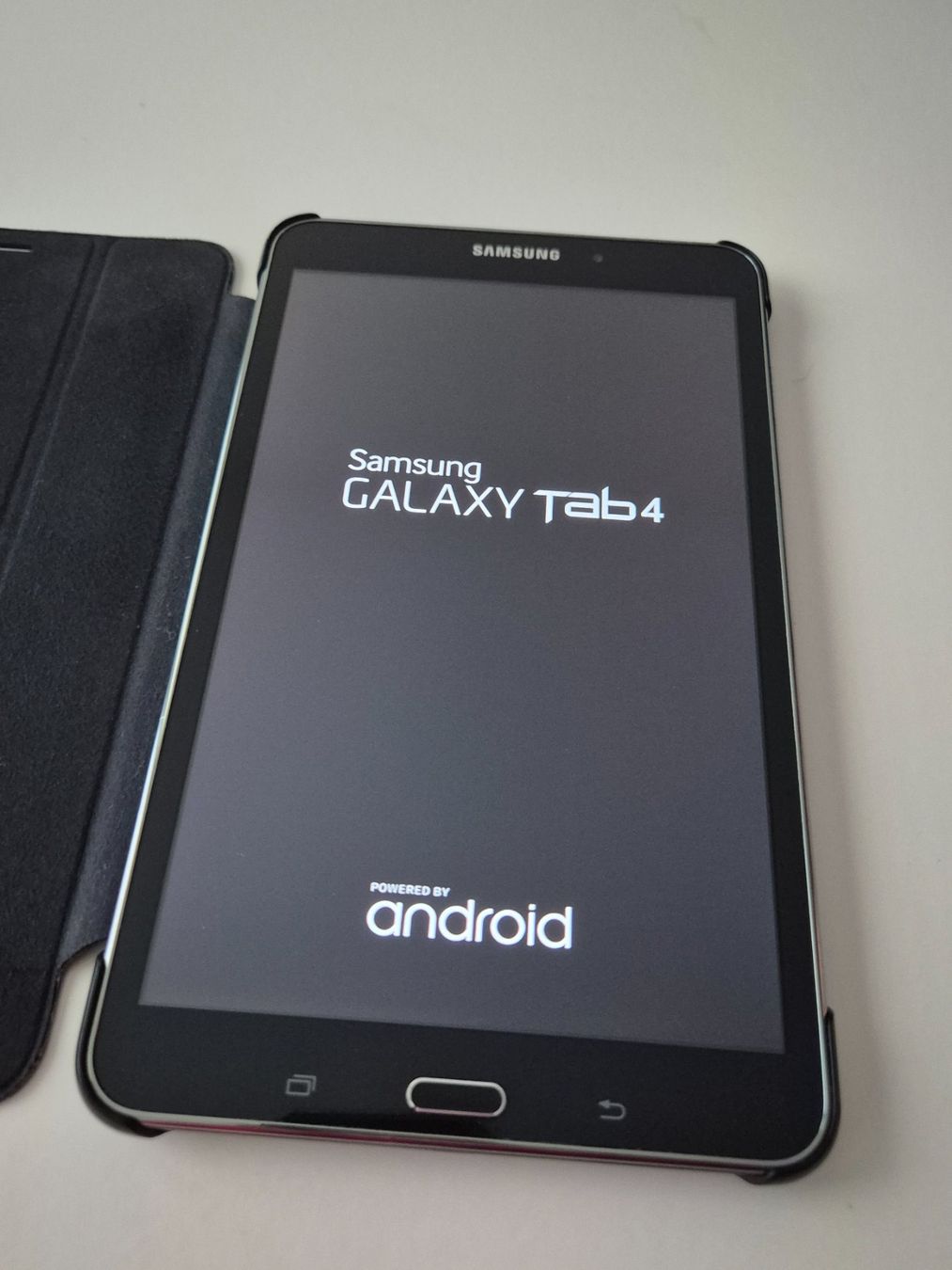 Tablet PC: Samsung Galaxy Tab 4 Android Tablet SM-T330 mit Hülle – Usato da Zürich venduto da pau_y8mv 1