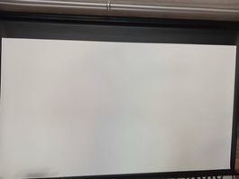 Projecteur Samsung freestyle 2 avec écran motorisé.