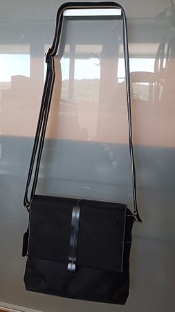 Esprit Umhängetasche Schwarz