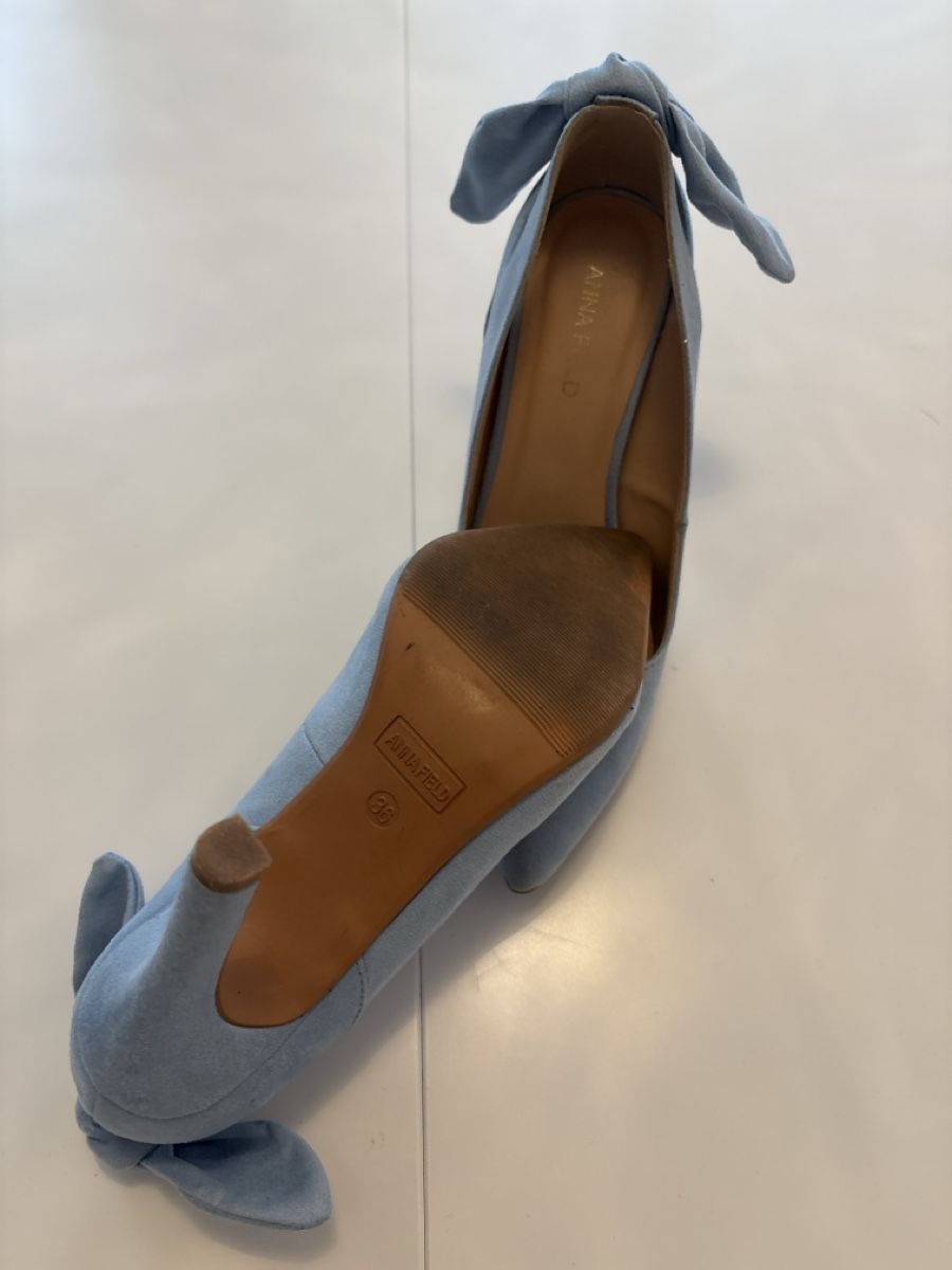 Anna Field Damenschuhe: Anna Field Pumps hellblau mit Schleife gebraucht – Gebraucht aus Gossau SG von Gloorreich 1