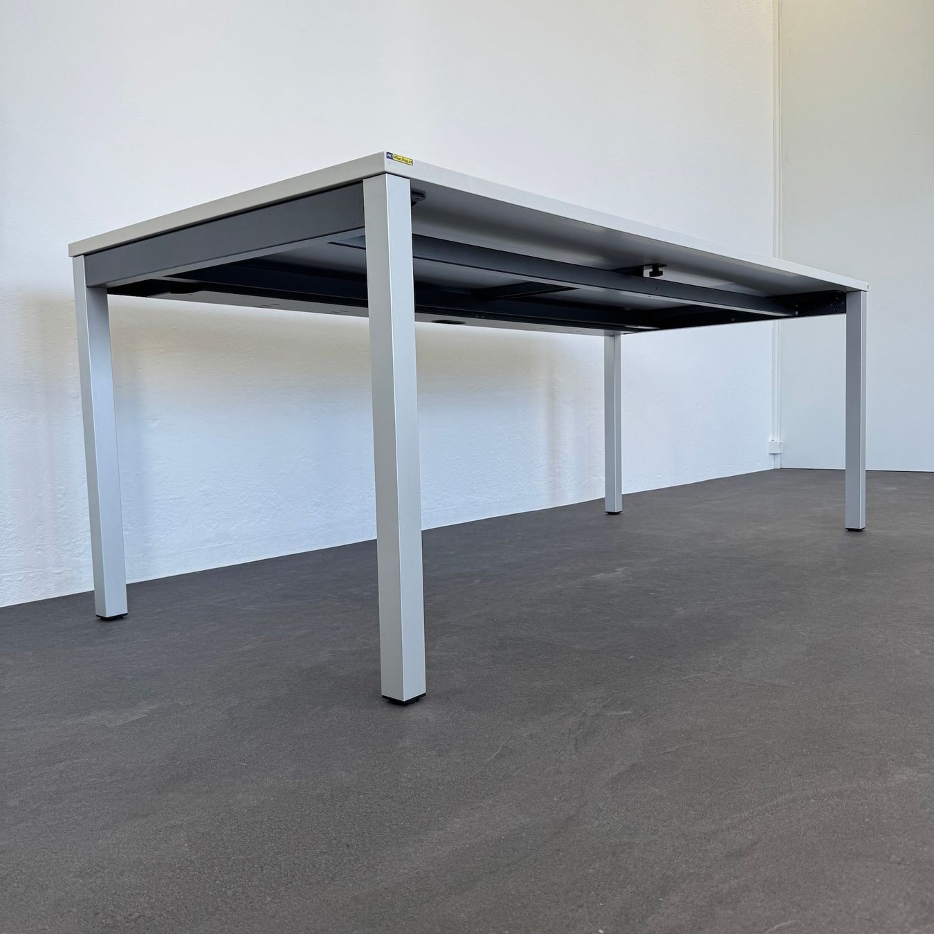 Embru Scrivanie: Embru eQ Vierbeintisch 2000x900 mm – Usato da Schönenwerd venduto da mcofficeshop 4