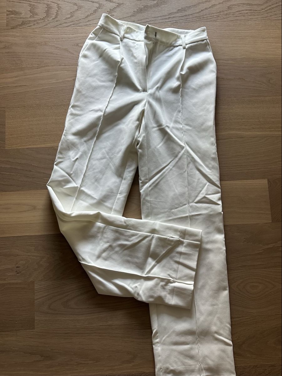 Na-kd Hosen: Stoffhose Na-kd – Gebraucht aus Kloten von niinaa.5