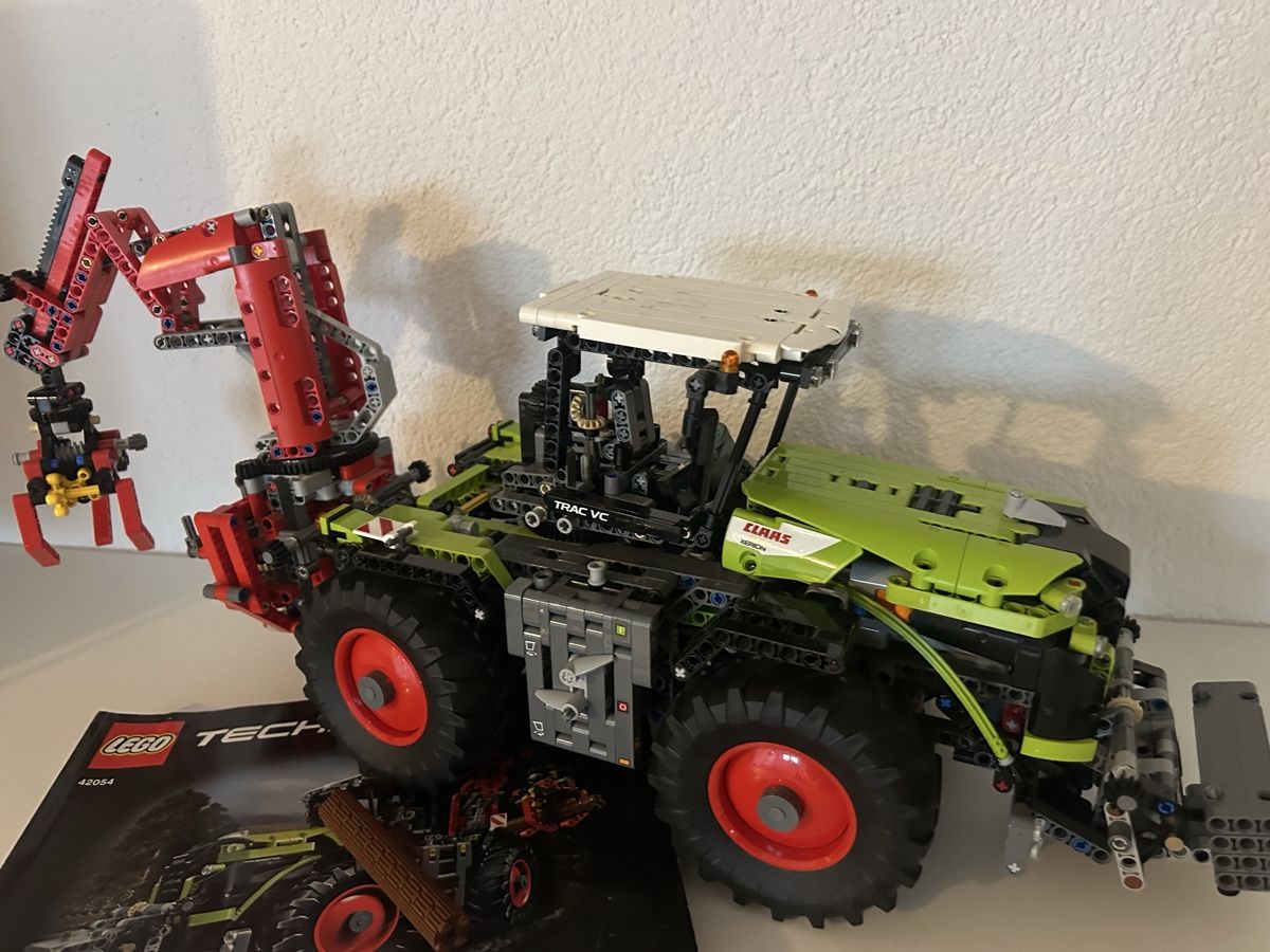 Lego Kit di costruzioni: Lego Technic Claas Xerion 5000 Trac VC 42054 – Usato da Wegenstetten venduto da Pumukel85 4