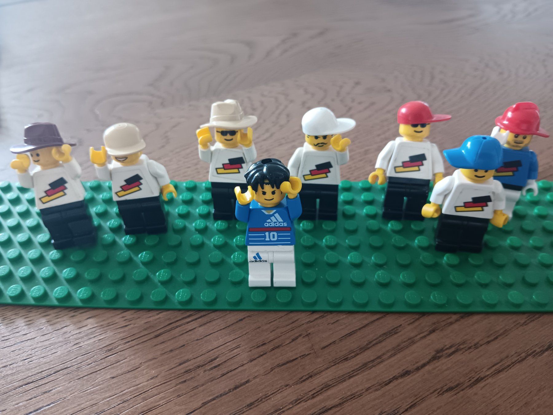 Lego Statuette: Lego Figuren Fussball – Usato da Gelterkinden venduto da ram_5vkp