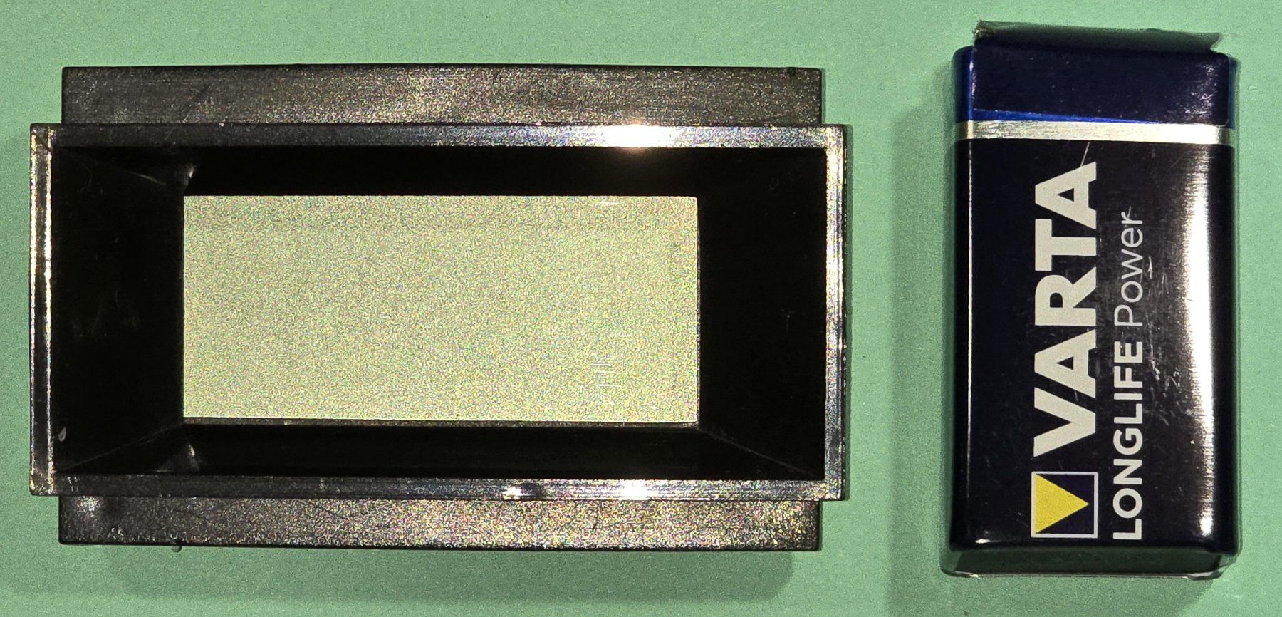 Componenti elettronici: LCD- Anzeige, 9V Versorgung, einstellbar, mit Batterie – Usato da Azmoos venduto da johanoes