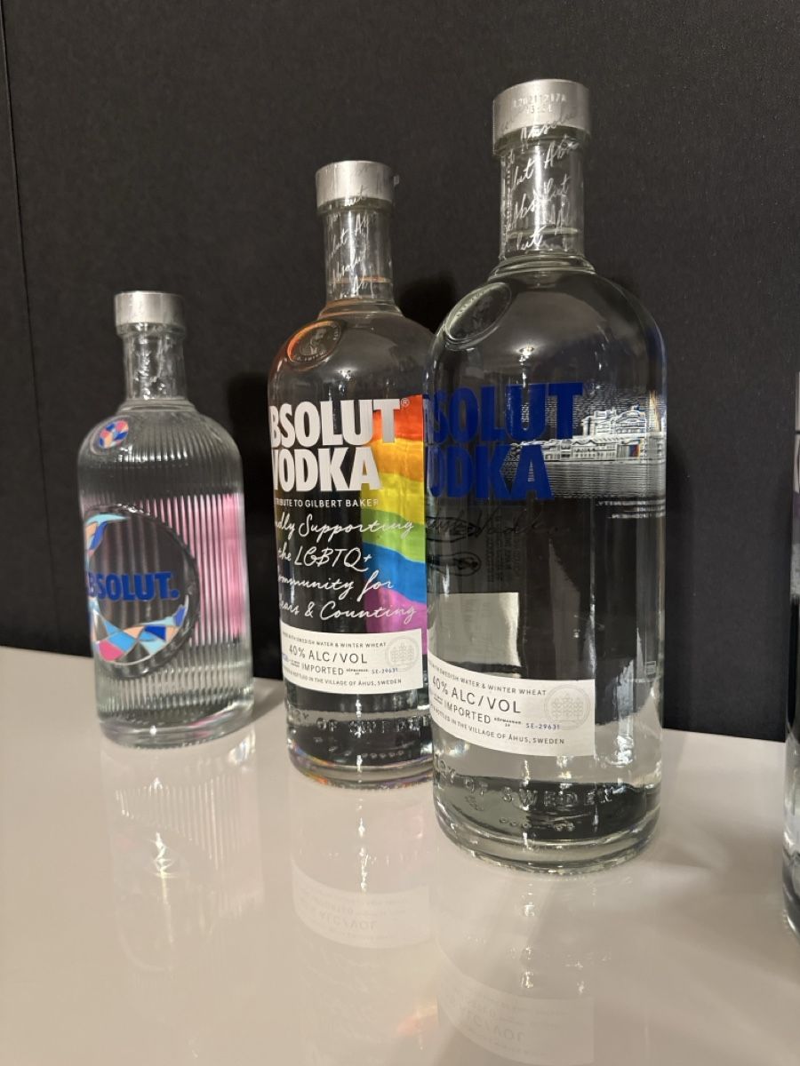 Absolut Vodka Bevande alcoliche: ABSOLUT VODKA 6 bottles full  – Nuovo e nell'imballaggio originale da Biel/Bienne venduto da secondstore 3