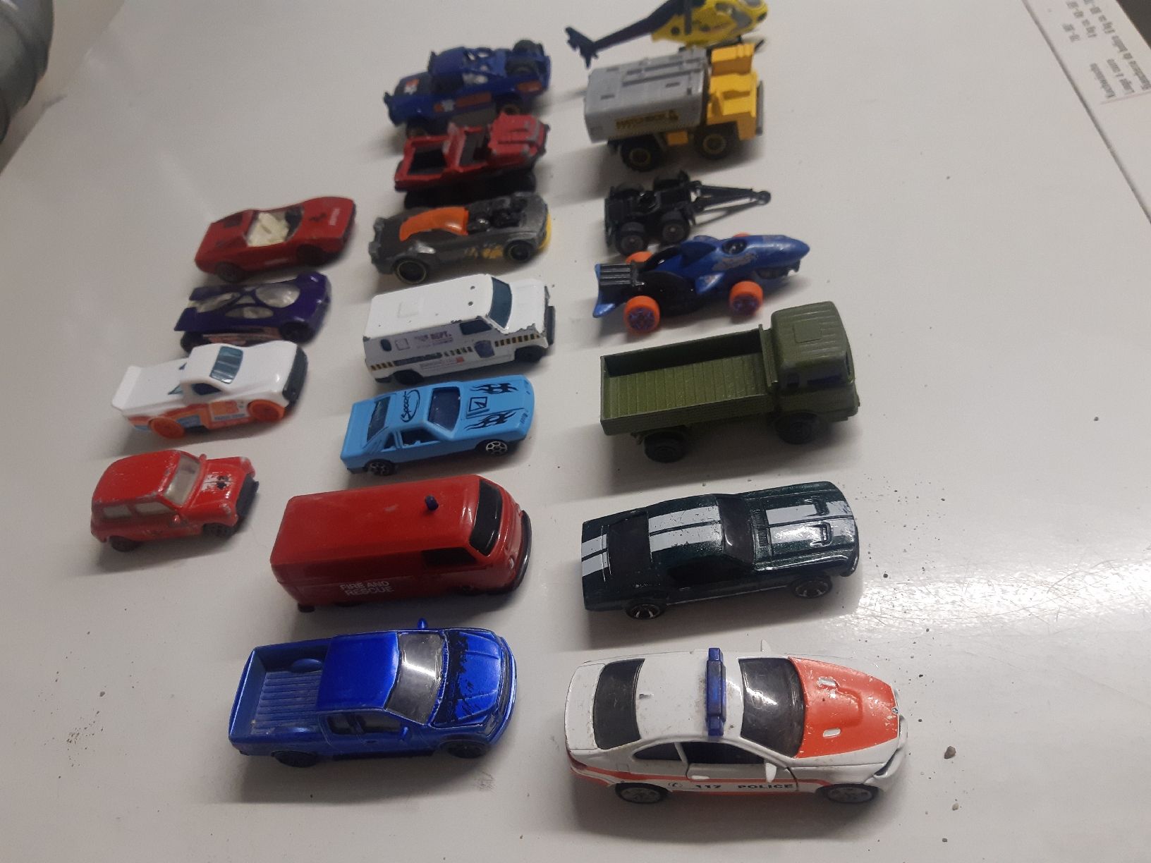Jouets: Diverse Spielzeugautos – D'occasion à luzern par zola7 3