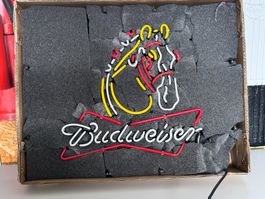 Neon Schild Budweiser Logo beleuchtet Zustand neu