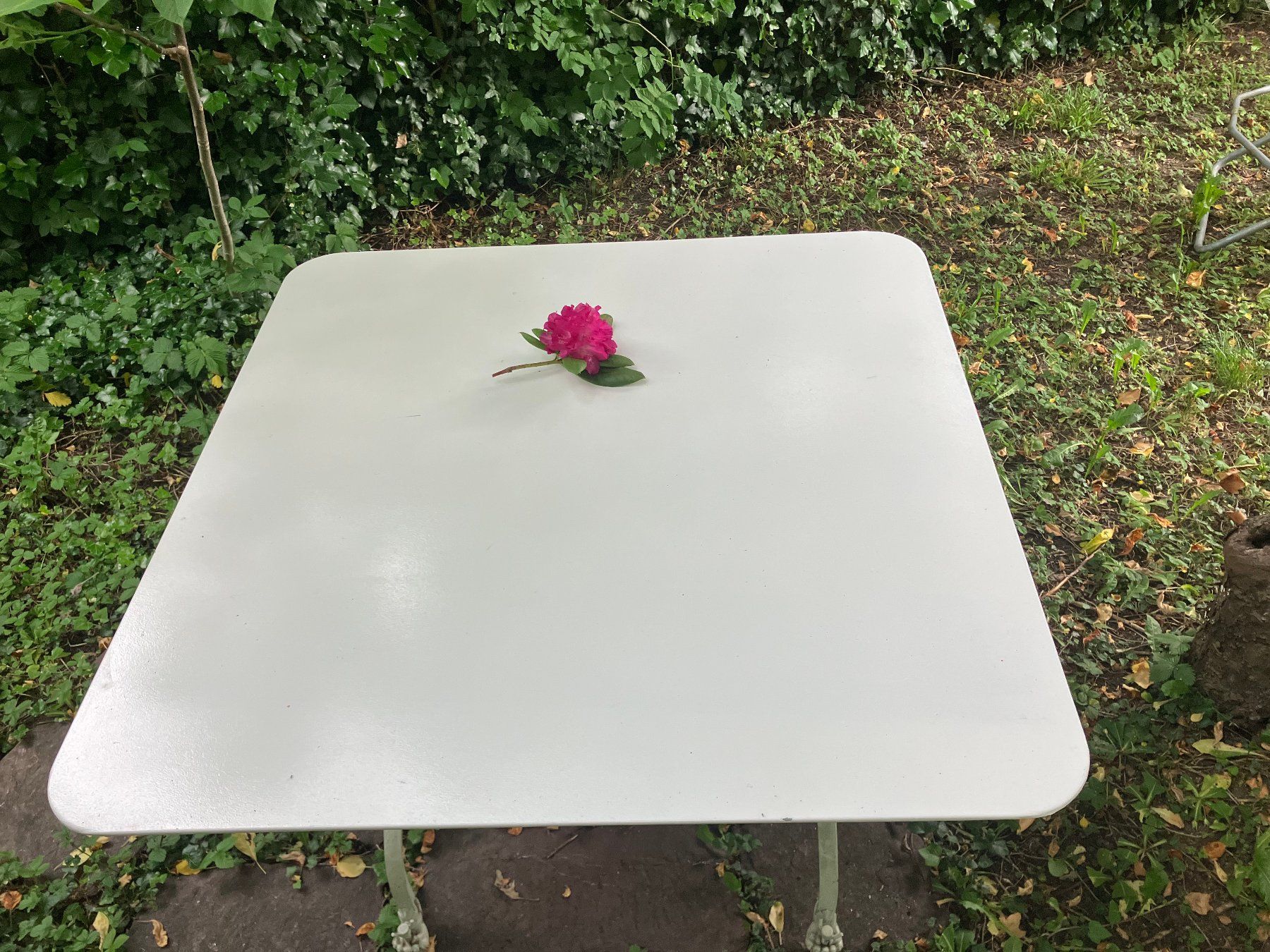 Tavoli: Gartentisch 100x100 cm mit schönem Gussfuss – Usato da Stein am Rhein venduto da Estelle1001 1
