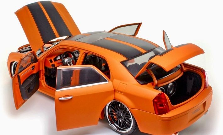 Chrysler Modellini d'auto: CHRYSLER 300C + JET SKI  BY PAROTECH – Nuovo e nell'imballaggio originale da Erlenbach im Simmental venduto da Model_box 4