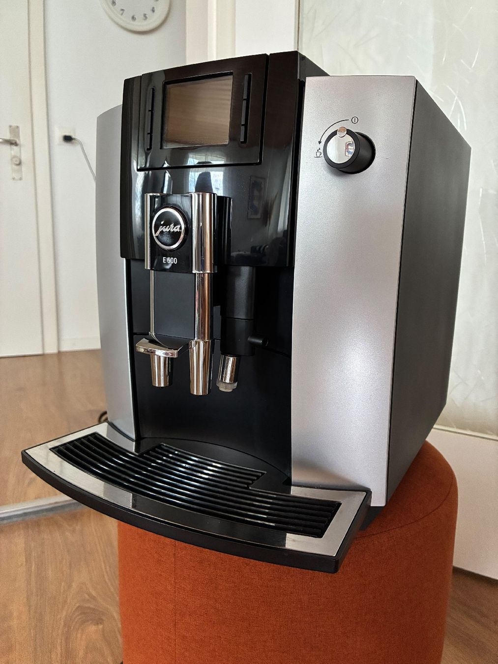 Jura Machines à café & Machines à expresso: Jura E600 Kaffeemaschine | ERROR 8 – Défectueux à Stansstad par DTR7PT