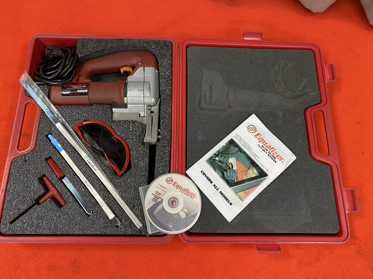 Tutte le macchine: Equalizer Auto Glass Cut-out Knifes – Usato da Hägglingen venduto da Karin0802 2