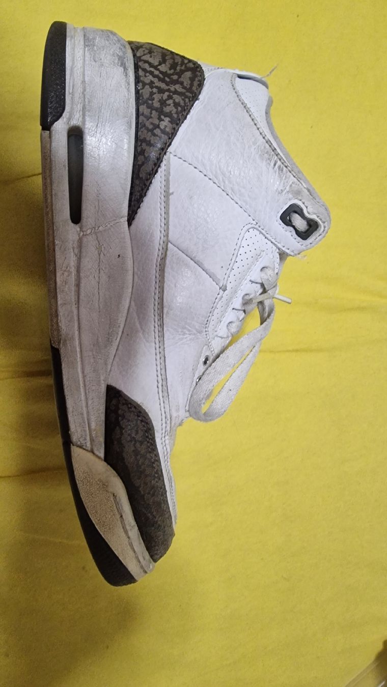 Jordan Scarpe da uomo: Jordan 3 Retro White Cement, Grösse 8 – Usato da Horgen venduto da Happi76