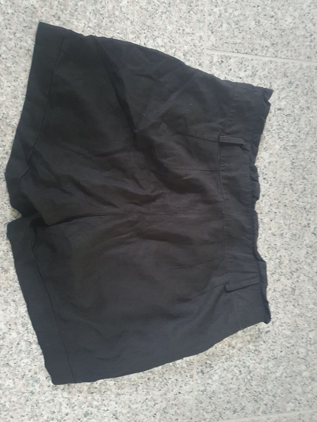Pantaloni: Schwarze Shorts Gr. 38. – Usato da Moosseedorf venduto da Sonnenschein.. 5
