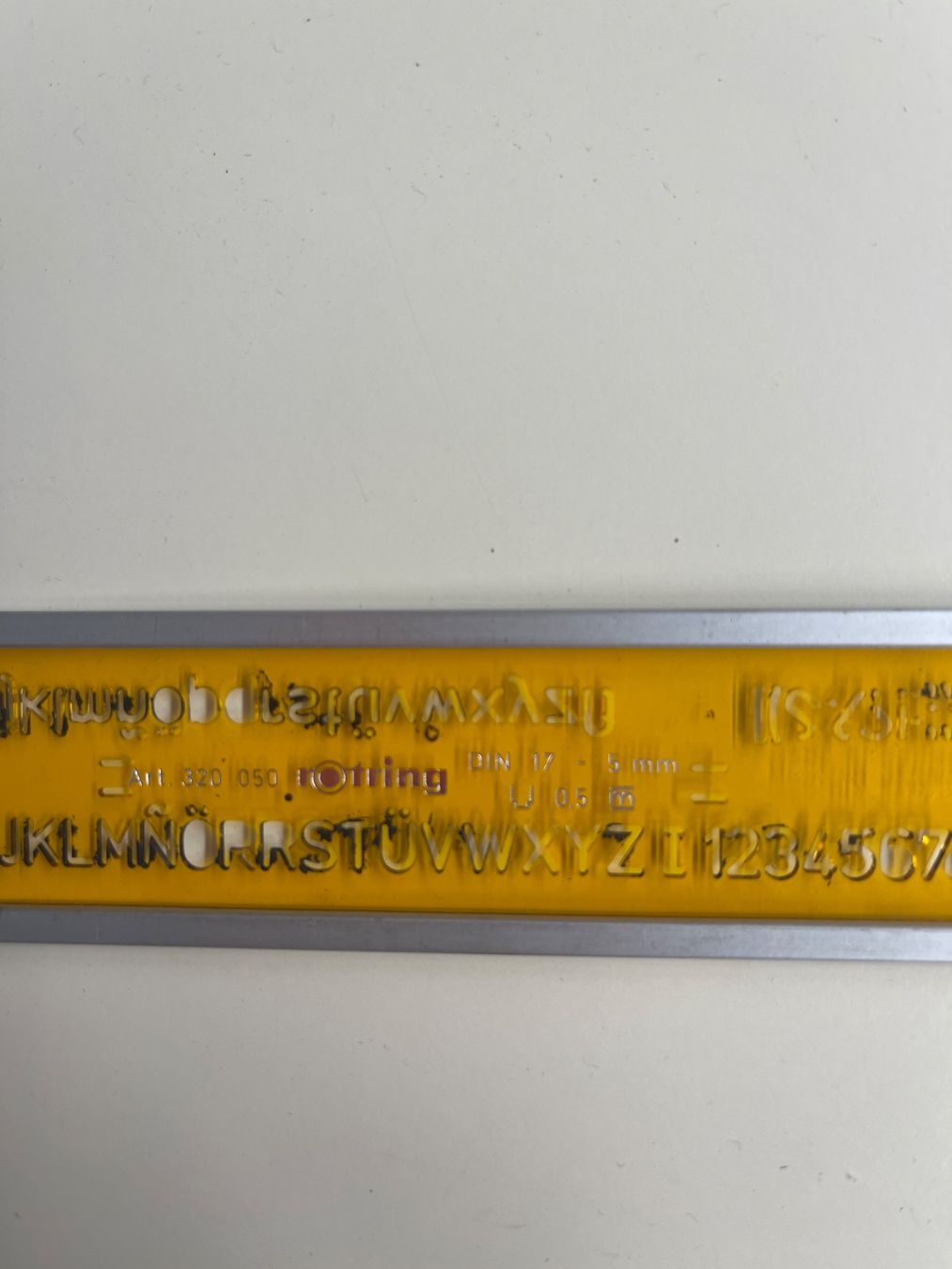 Rotring Sciablone: Rothring Schreibschablone Höhe 5 mm, Nr. 2 – Usato da Matzingen venduto da carola71 1