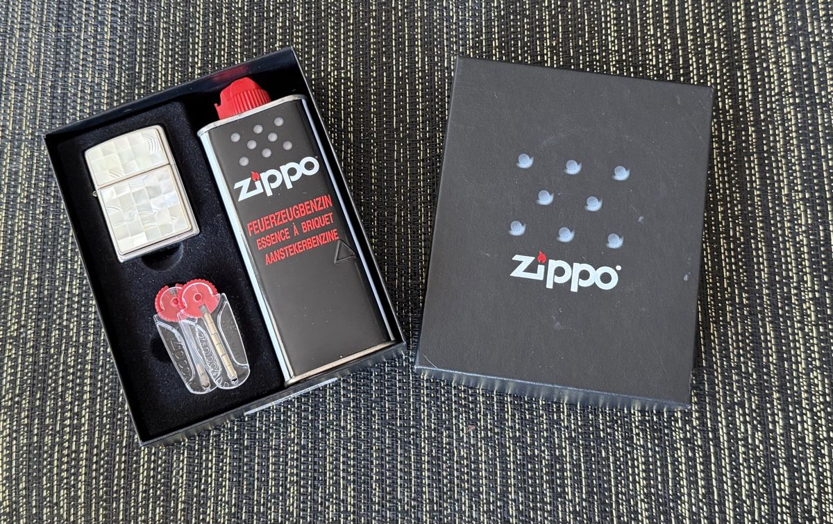 Zippo Feuerzeuge: Zippo Perlmut  – Neu und originalverpackt aus Luzern von Bolle2012 1