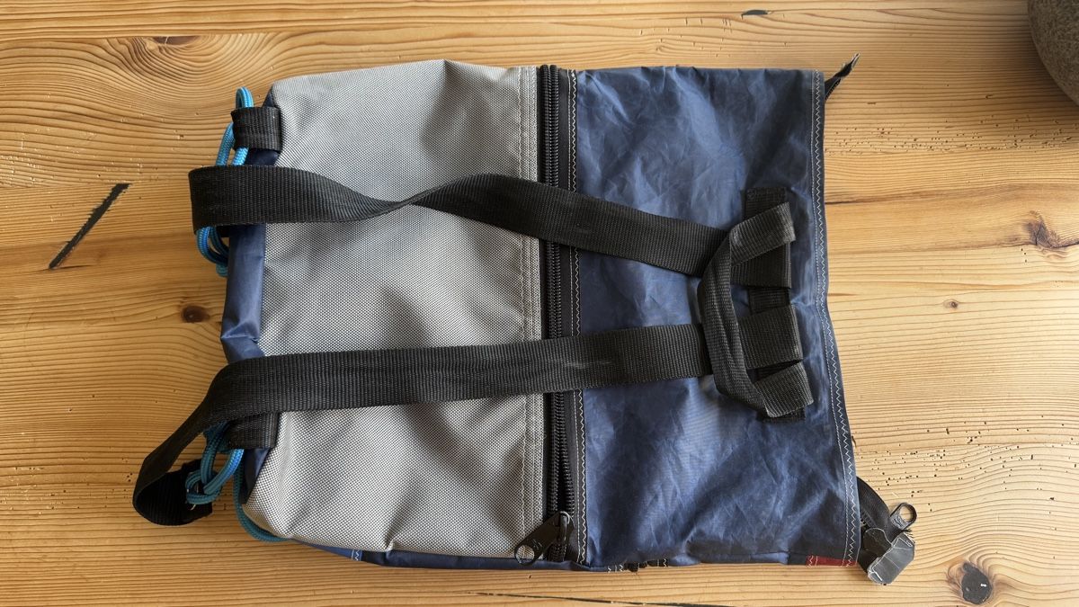 Zaini: Rucksack aus recyceltem Segelmaterial – Usato da Seewis Dorf venduto da alex.huesler 3