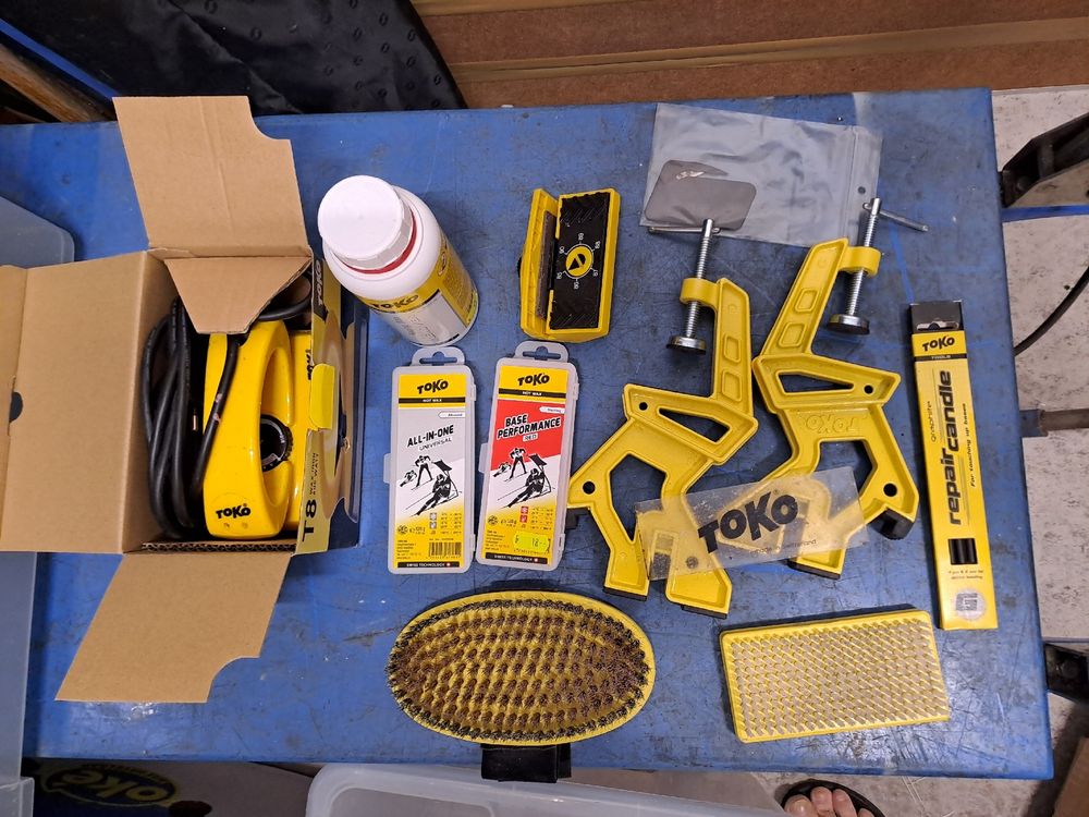 Toko Ski Wachs Set (Gebraucht) in Trachslau für CHF 155 – nur Abholung ...
