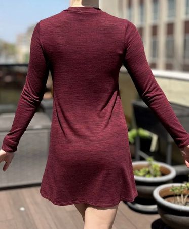 Neues, trendiges, bordeauxrotes Strickkleid, Grösse S