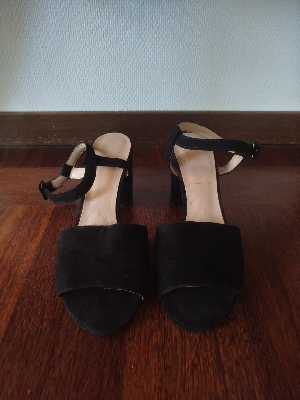 Mango Chaussures femmes: Riemensandalen mit mittlerer Absatzhöhe – D'occasion à St. Gallen par jbu_ns6v 6