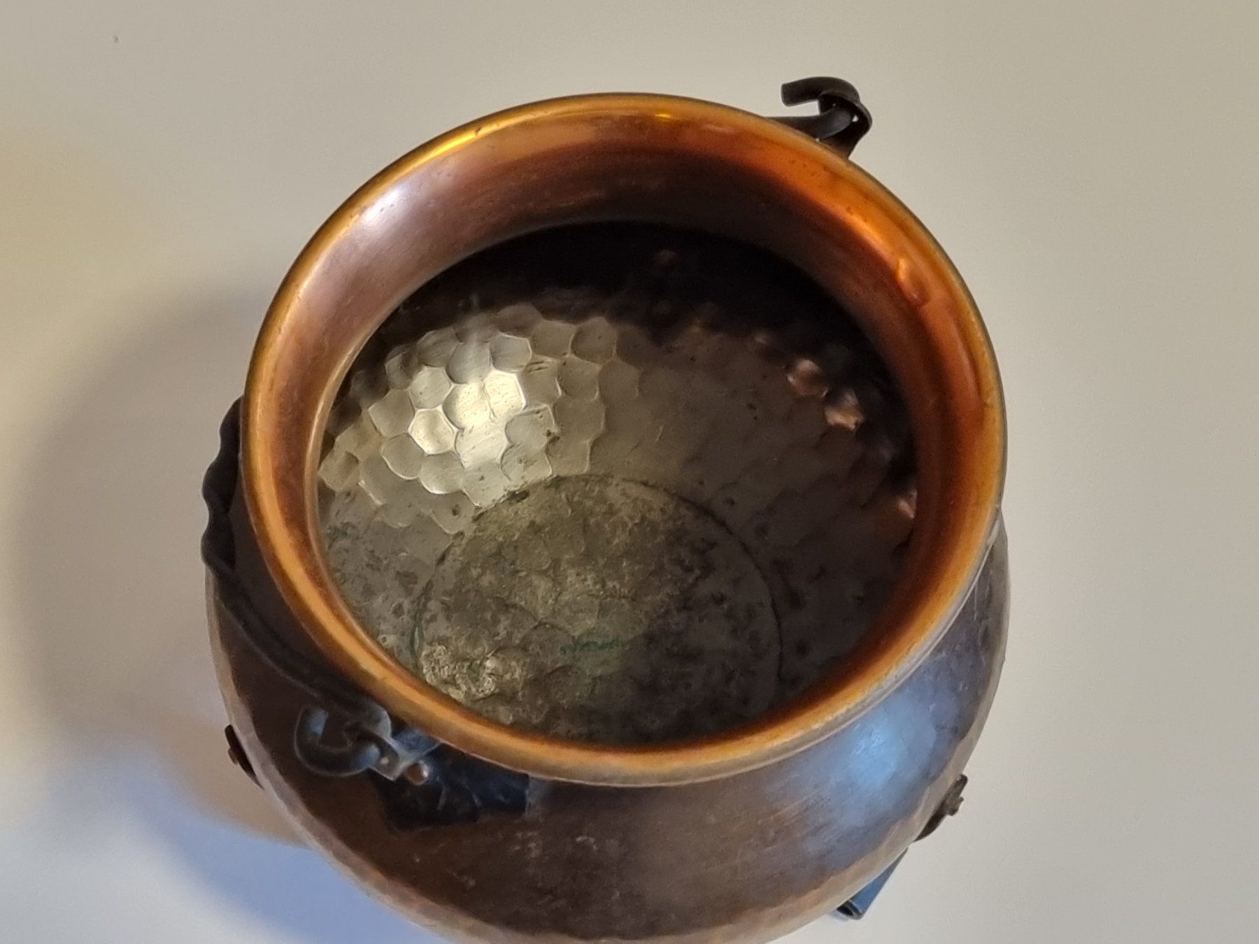 Blumentöpfe: Vintage Kupferkessel Mini mit Eisenfüssen – Gebraucht aus Scharnachtal von devin03 5
