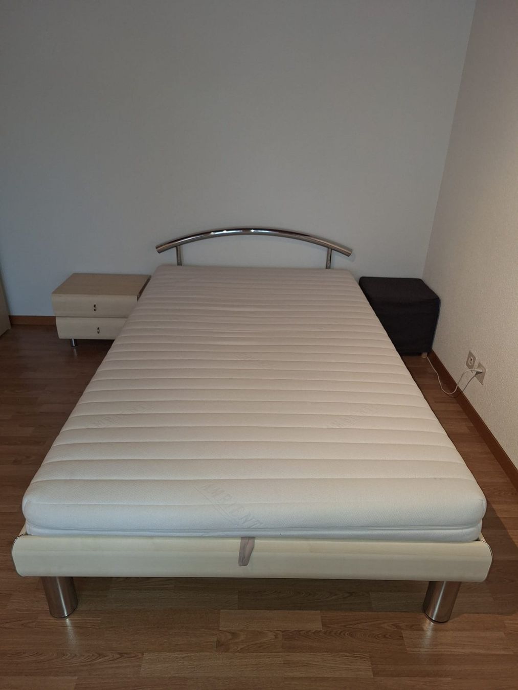 Bett Mit Lattenrost Und Matratze 120x200